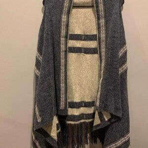 Karlie Brand woman’s shrug, EUC, size M